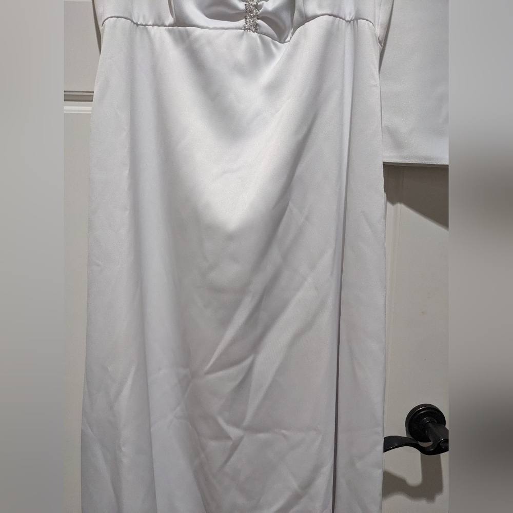 White Sleeveless Wedding Dress - Classic Bridal Gown - Picture 3 of 13